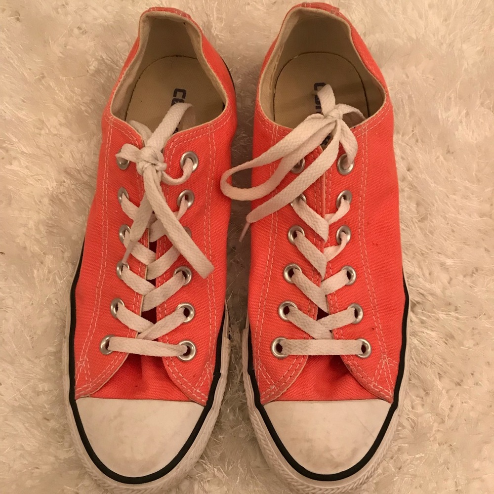 Coral Converse Tennishoes